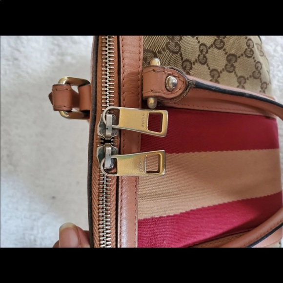 Authentic Vintage Gucci Bag in Fair Condition - Picture 3 of 8